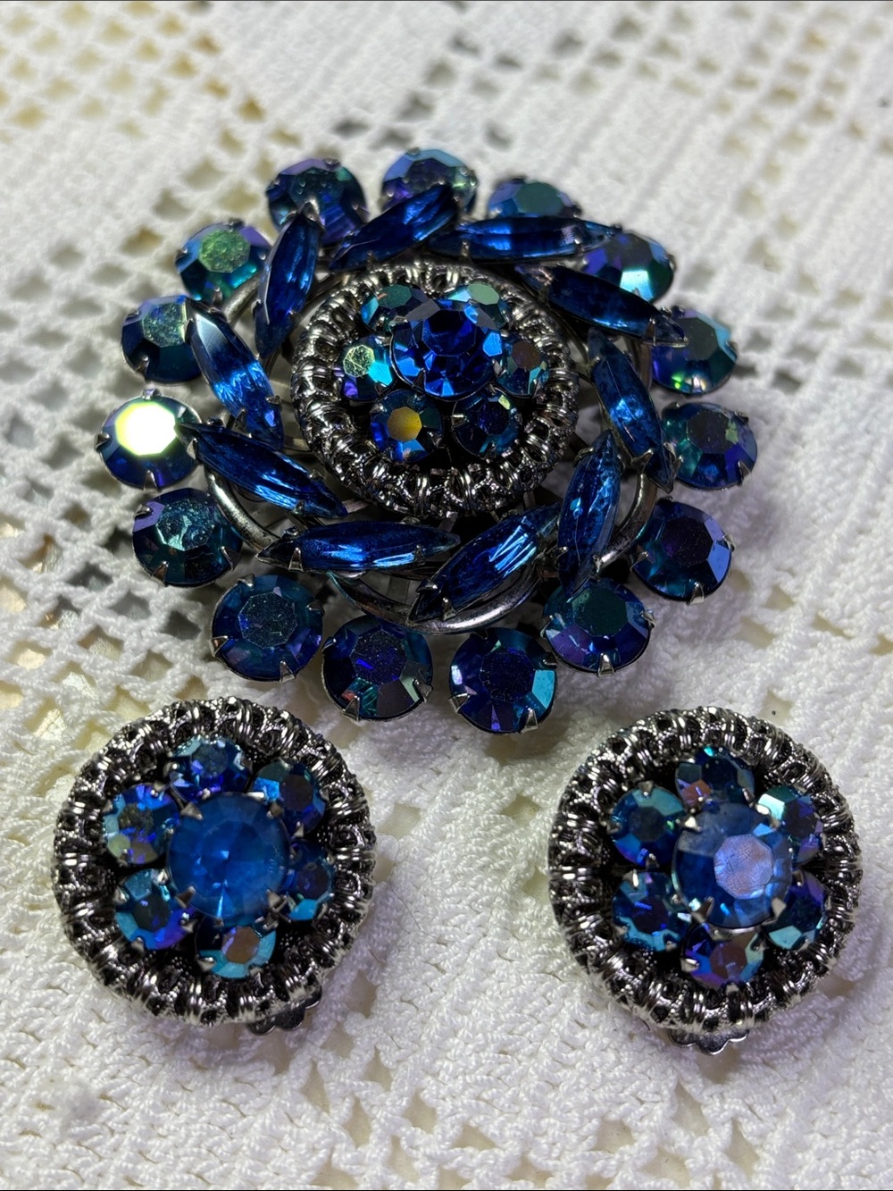 Lovely brooch & earring set